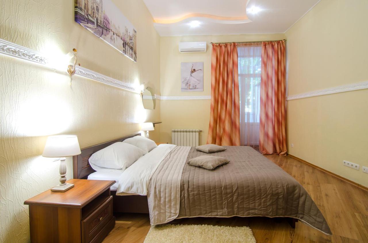 Apartment At Malaya Zhytomyrska 5 キエフ エクステリア 写真