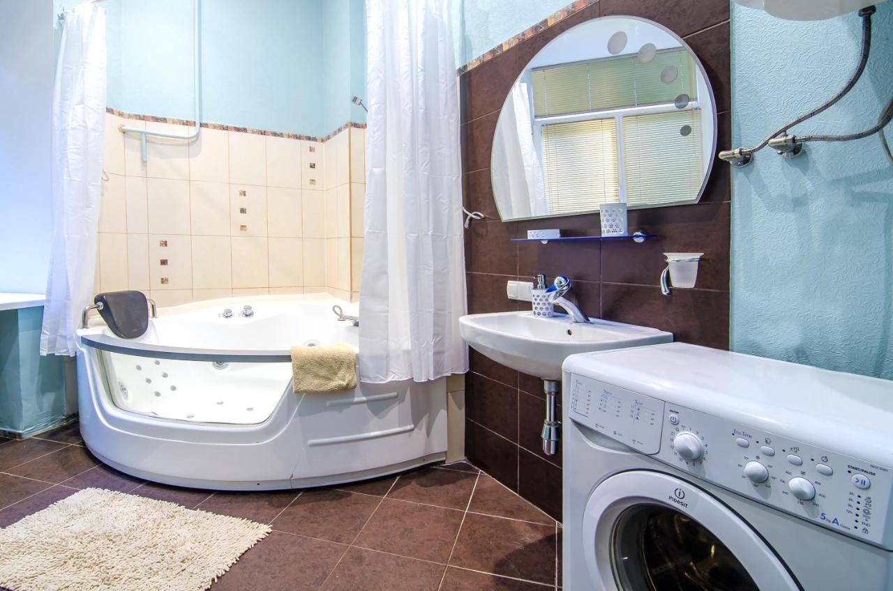 Apartment At Malaya Zhytomyrska 5 キエフ エクステリア 写真