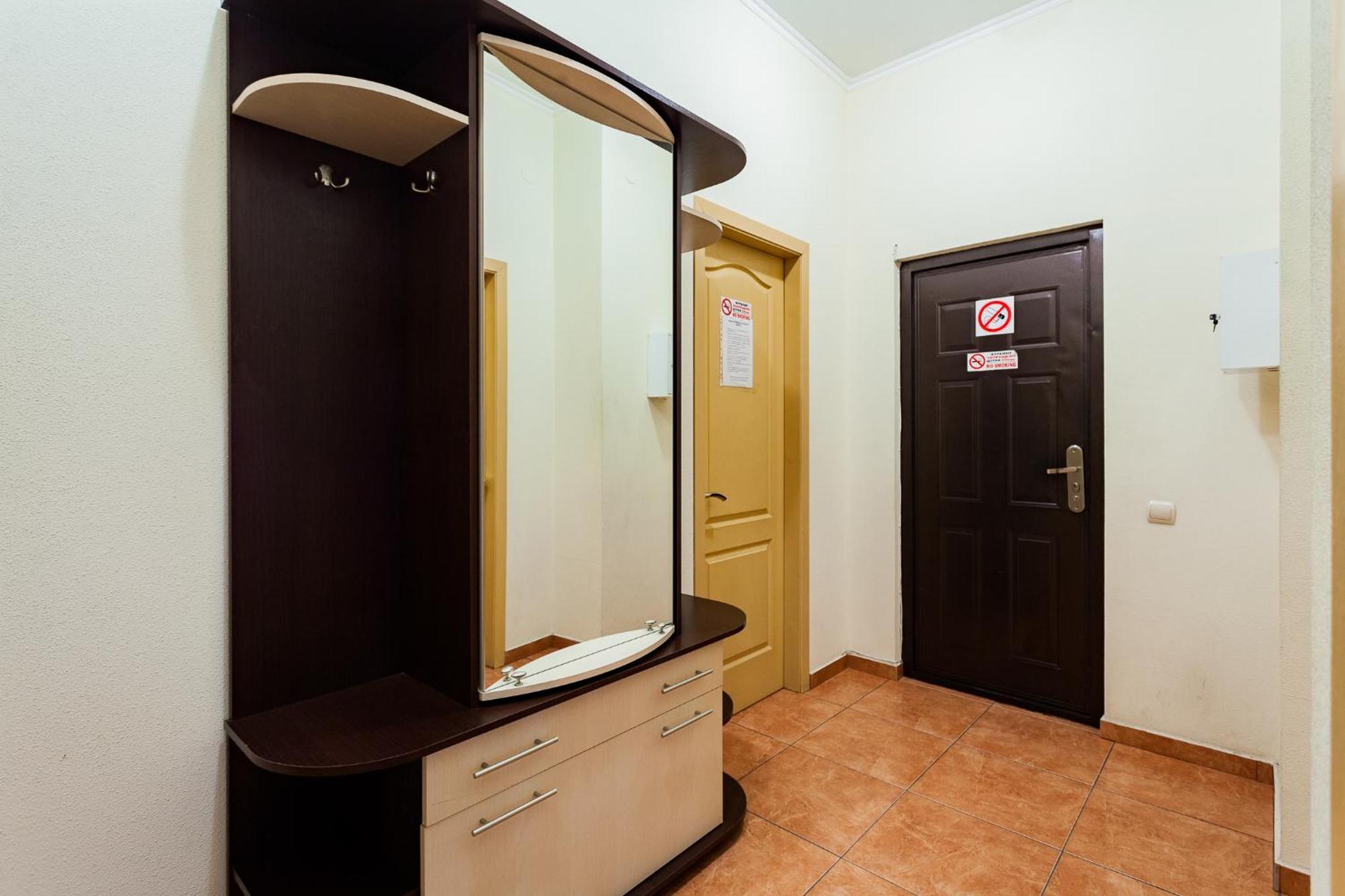 Apartment At Malaya Zhytomyrska 5 キエフ エクステリア 写真